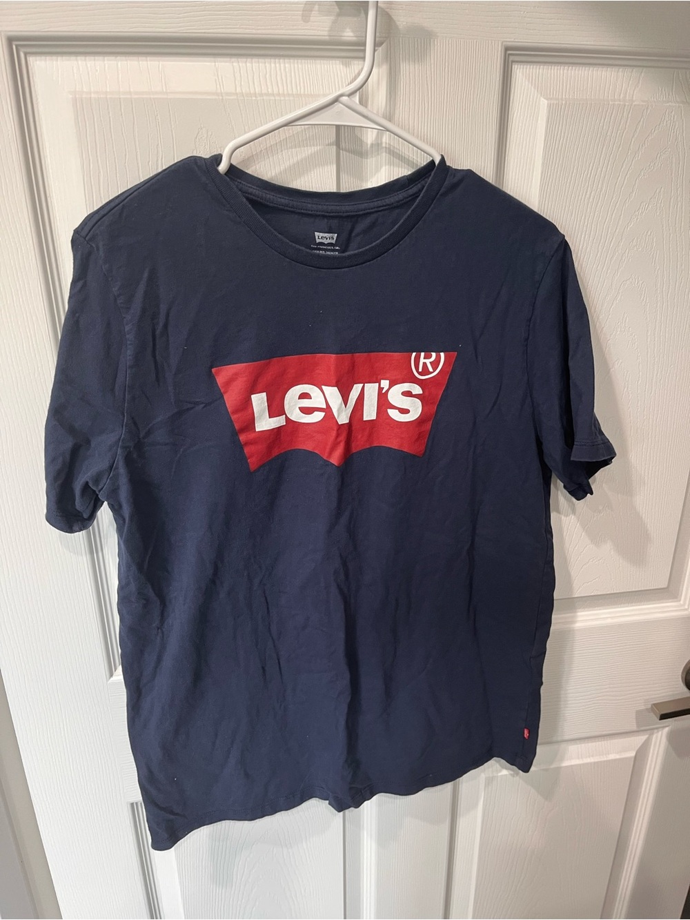 🍃Levi's Navy Short-Sleeve Logo Tee with Red Graphic